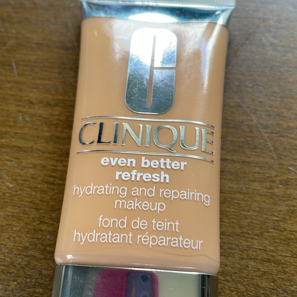 New Clinique Even Better Refresh just swatched the color - Picture 3 of 4